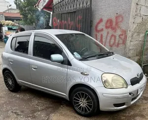 Toyota Vitz 2004 Silver