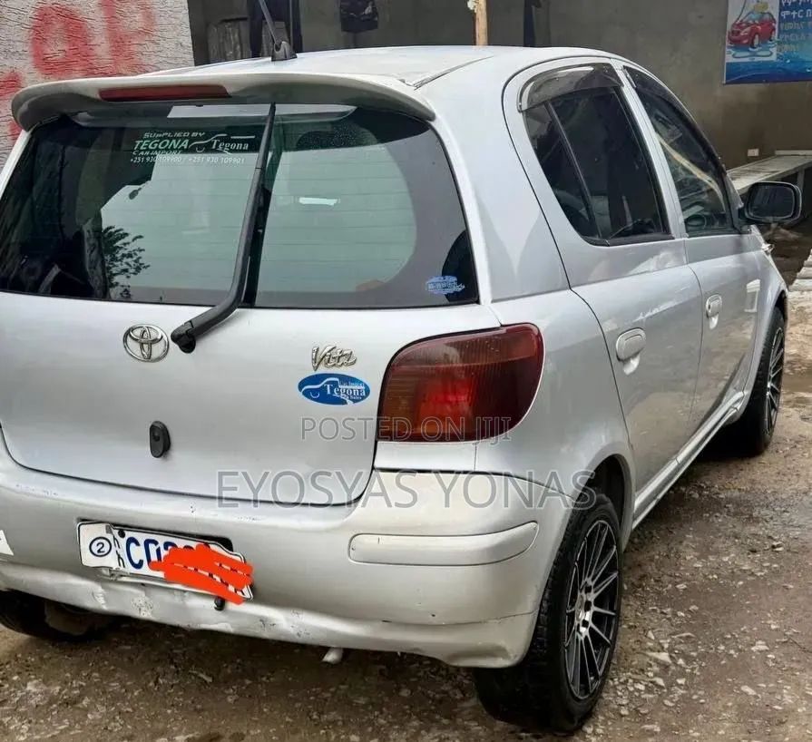 Toyota Vitz 2004 Silver