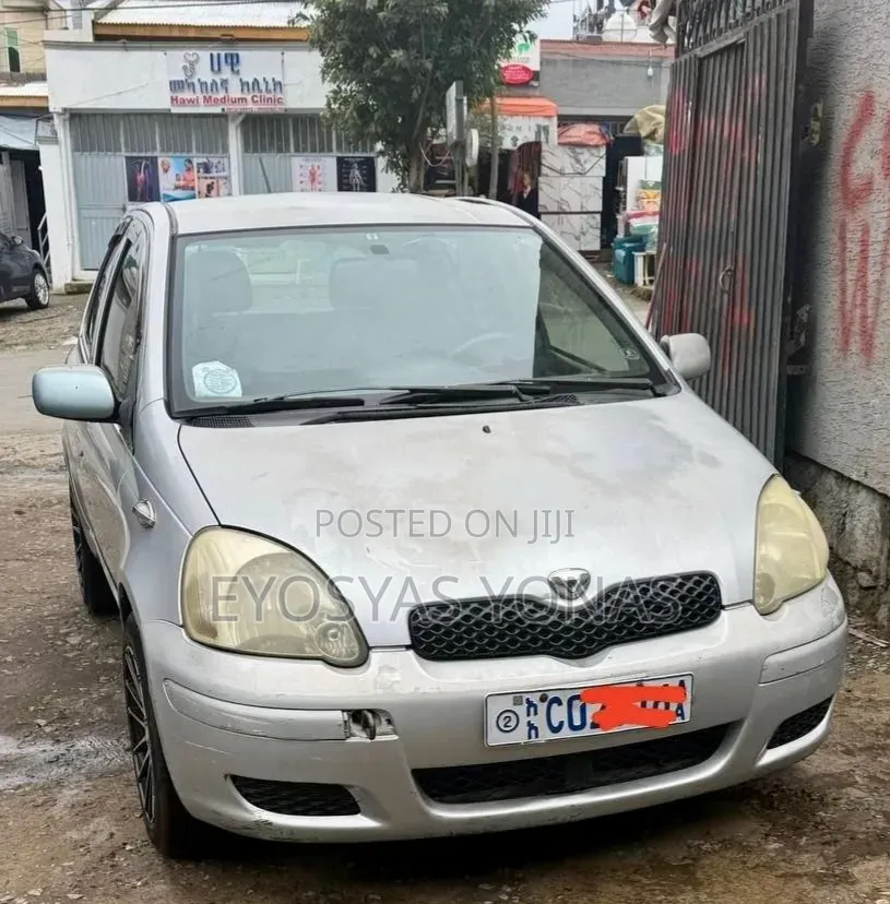 Toyota Vitz 2004 Silver