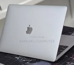 New Laptop Apple MacBook Pro 2022 M2 8GB Apple M2 SSD 512GB