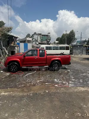 Isuzu D-MAX 2007 Red