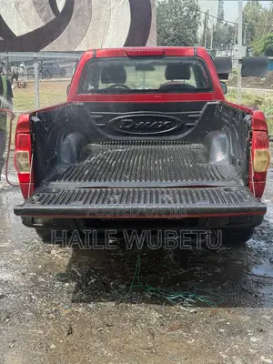 Isuzu D-MAX 2007 Red