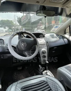 Toyota Yaris 2007 Pink