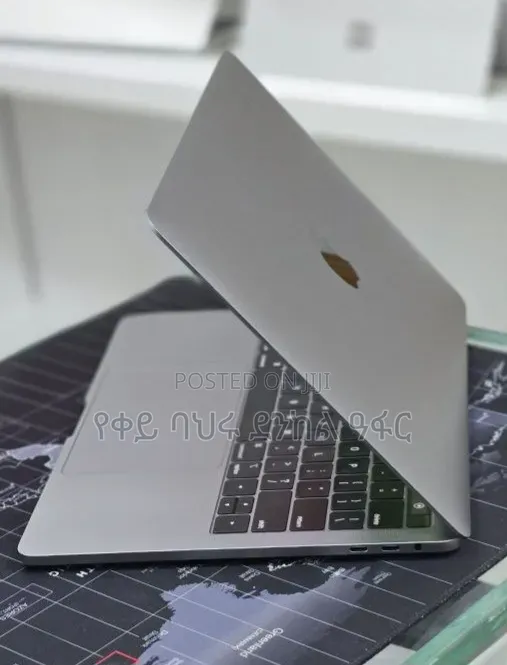 New Laptop Apple MacBook Pro 2020 8GB Intel Core i5 SSD 256GB