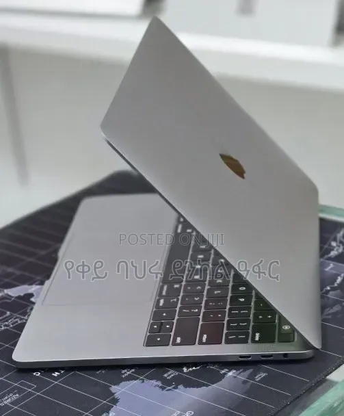 New Laptop Apple MacBook Pro 2020 8GB Intel Core i5 SSD 256GB