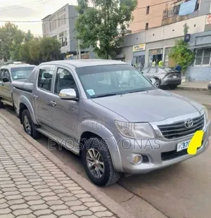 Toyota Hilux 2015 Silver