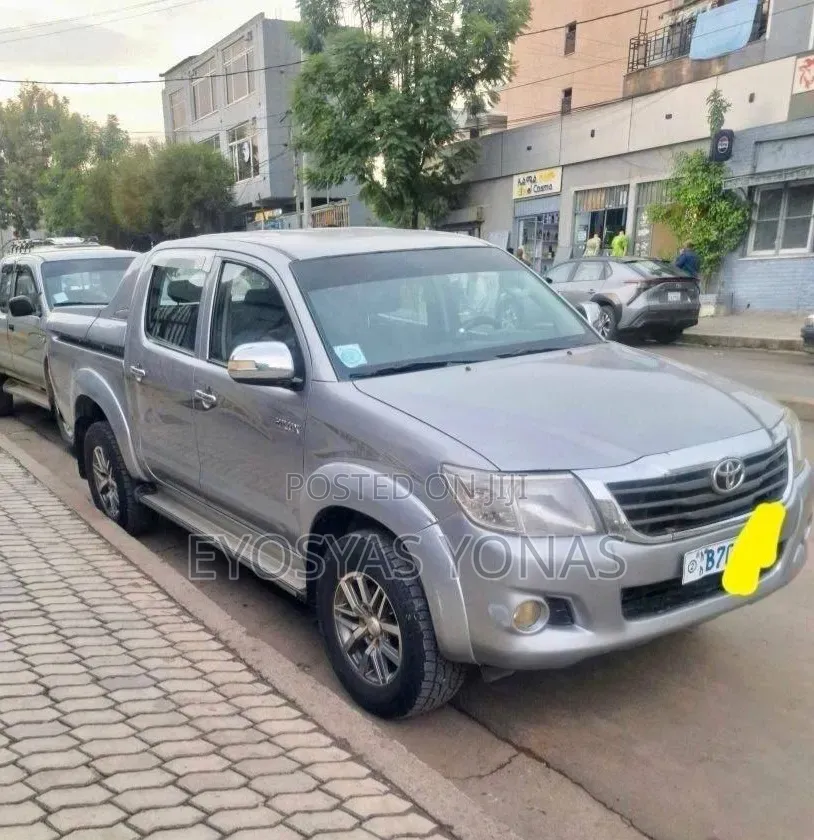 Toyota Hilux 2015 Silver