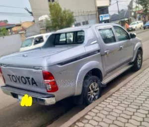 Toyota Hilux 2015 Silver