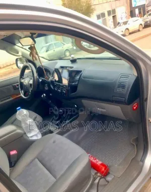 Toyota Hilux 2015 Silver