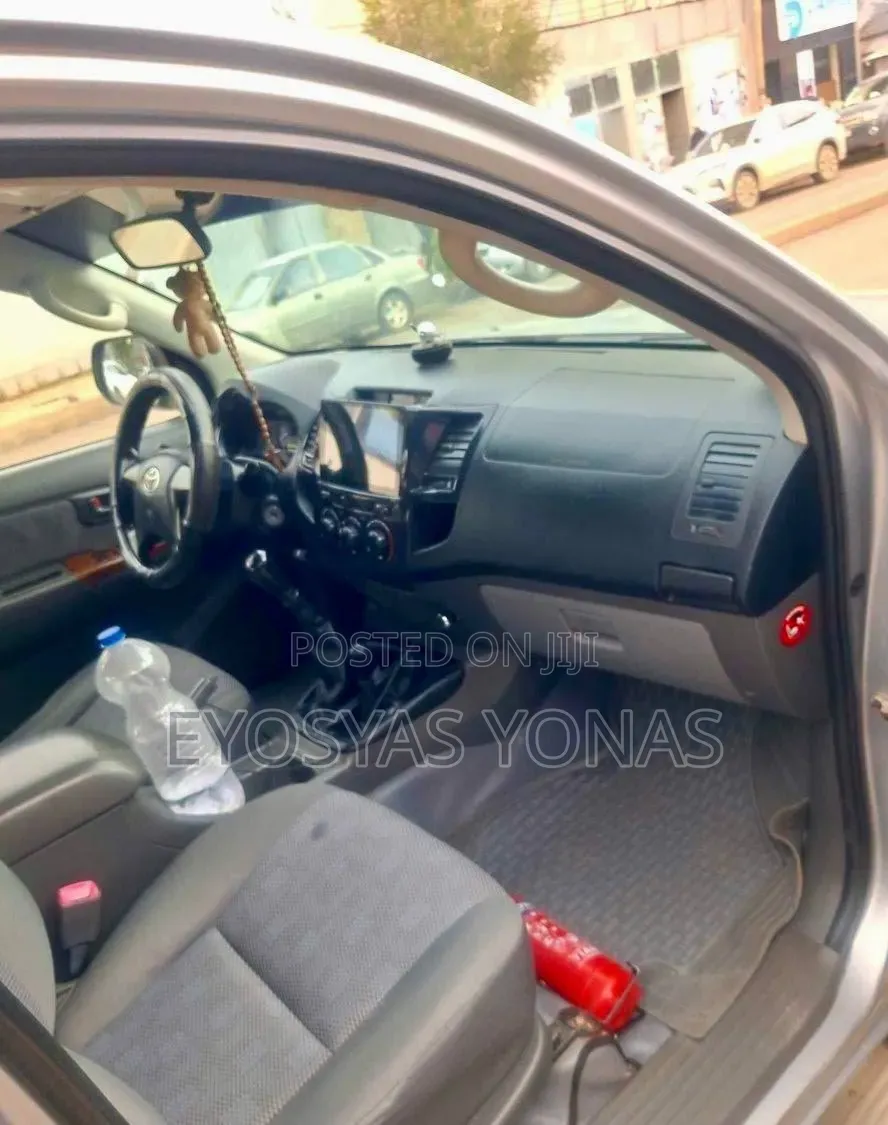 Toyota Hilux 2015 Silver