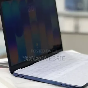 New Laptop Apple MacBook 8GB SSD 256GB