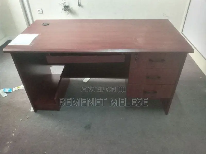 1:20 Office Table