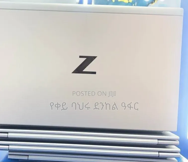New Laptop HP ZBook Firefly G8 16GB Intel Core i7 SSD 512GB
