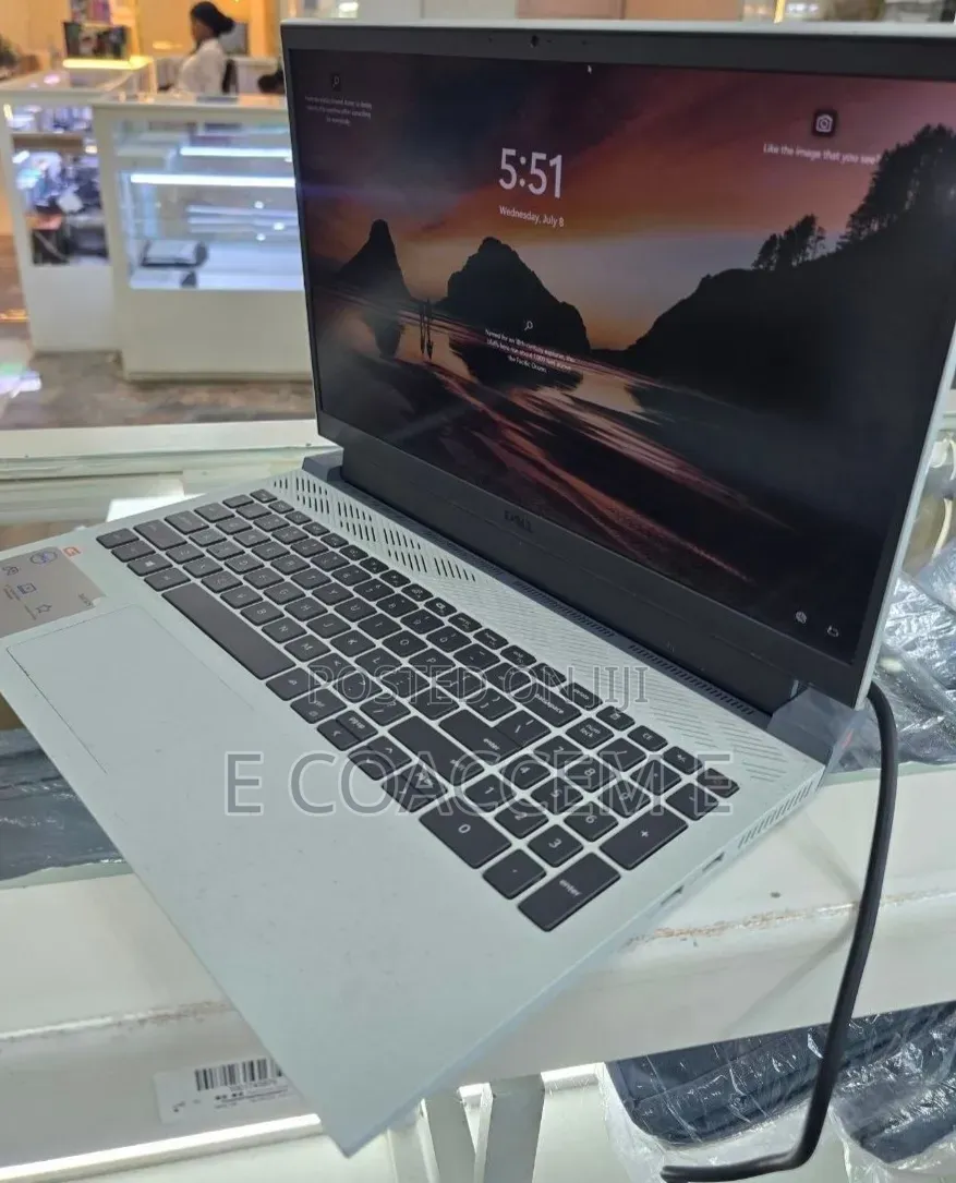 New Laptop Dell 16GB Intel Core i7 SSD 512GB
