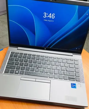New Laptop HP ZBook Firefly G8 16GB Intel Core i7 SSD 512GB