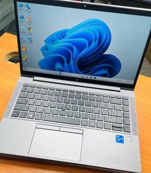 New Laptop HP ZBook Firefly G8 16GB Intel Core i7 SSD 512GB