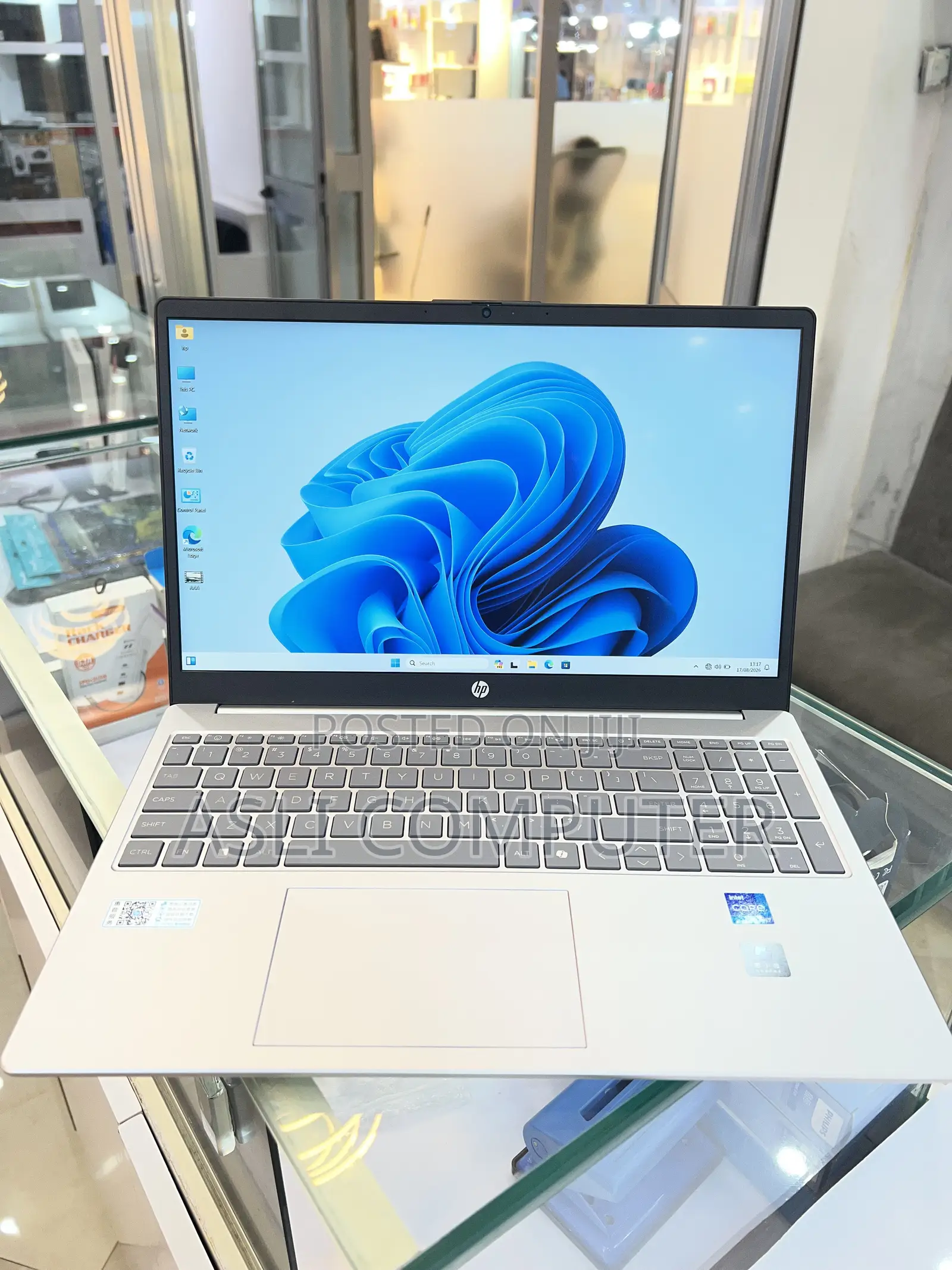 New Laptop HP Stream Notebook 16GB Intel Core i7 SSD 1T
