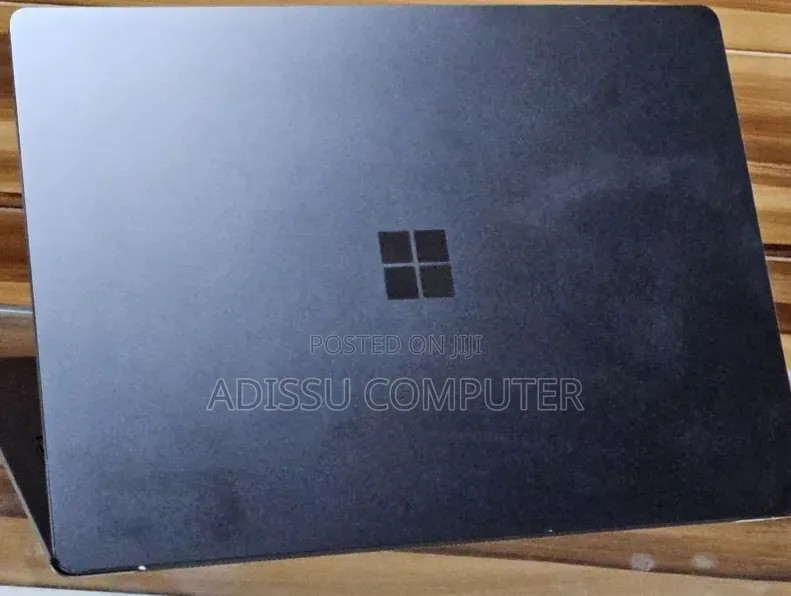 New Laptop Microsoft Surface 16GB Intel Core i7 SSD 256GB