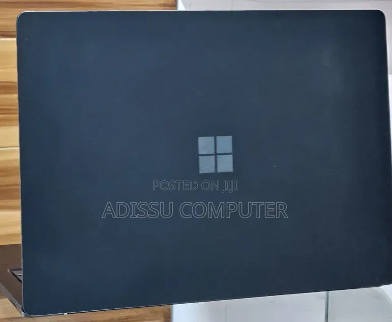 New Laptop Microsoft Surface 16GB Intel Core i7 SSD 256GB
