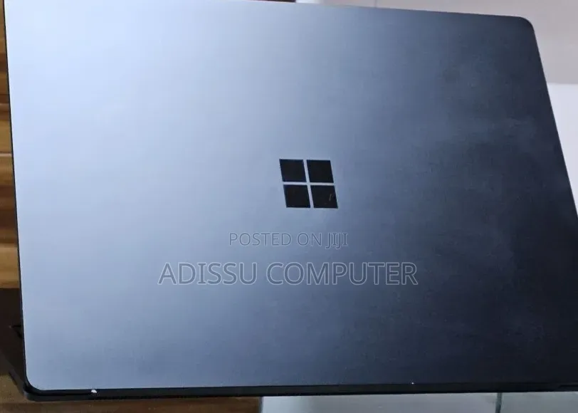 New Laptop Microsoft Surface 16GB Intel Core i7 SSD 256GB