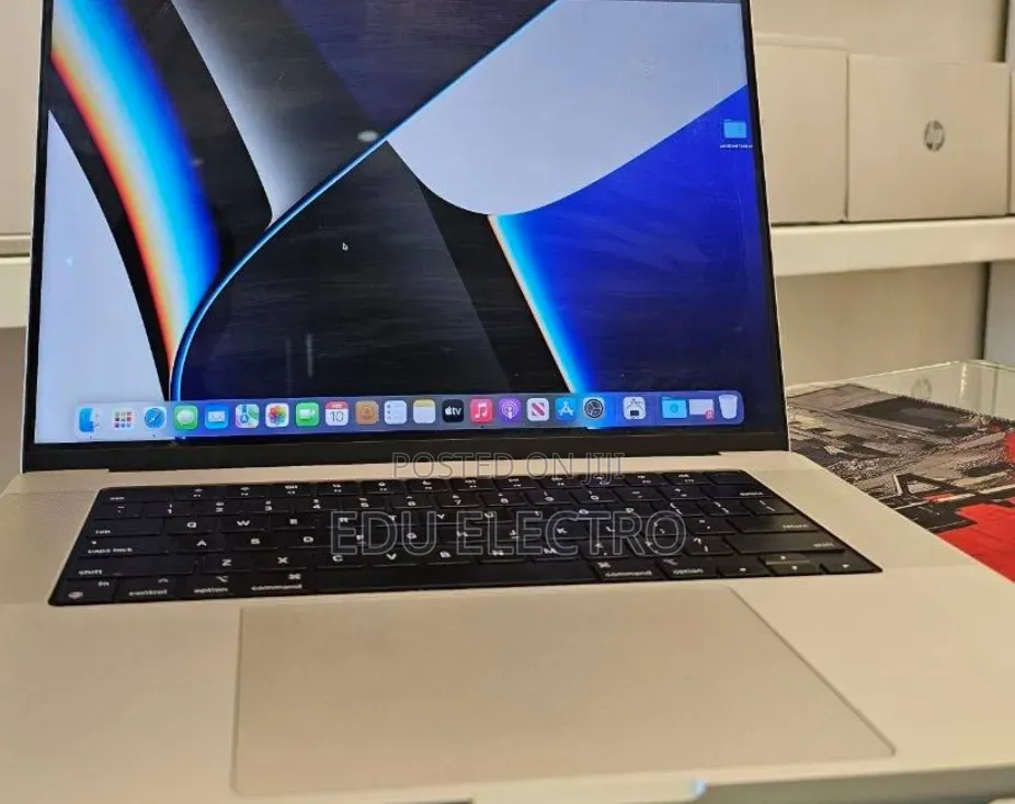 New Laptop Apple MacBook Pro 2021 M1 16GB Apple M1 Pro SSD 512GB