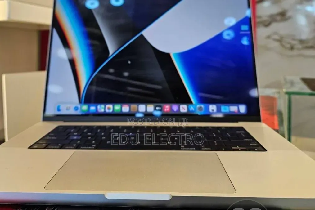 New Laptop Apple MacBook Pro 2021 M1 16GB Apple M1 Pro SSD 512GB