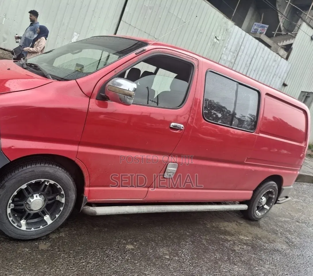 Toyota HiAce 2011 Red