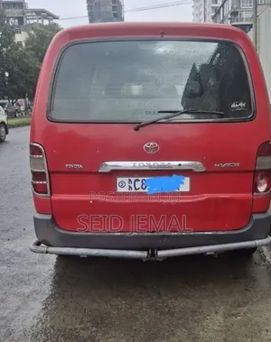 Toyota HiAce 2011 Red