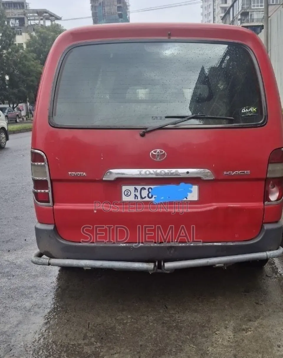 Toyota HiAce 2011 Red