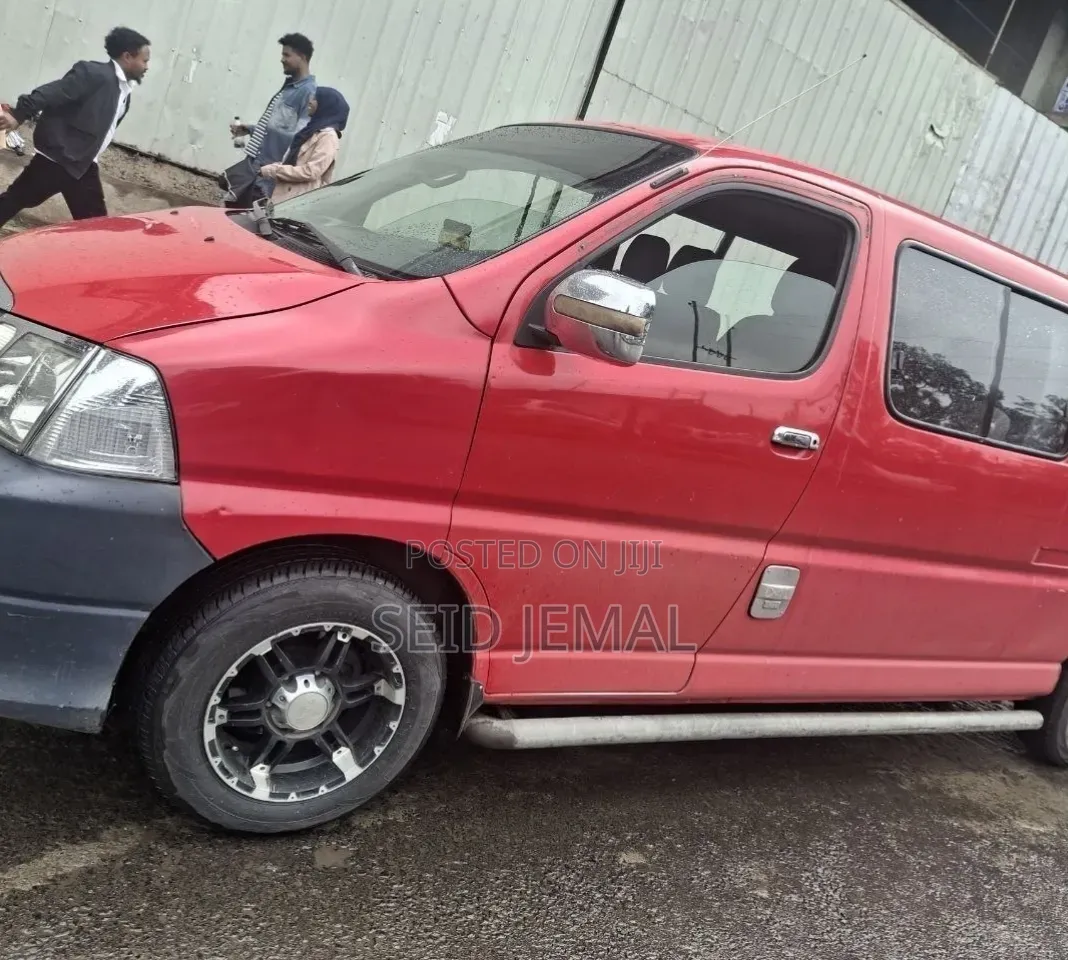 Toyota HiAce 2011 Red