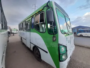 Isuzu NMR 2003 White