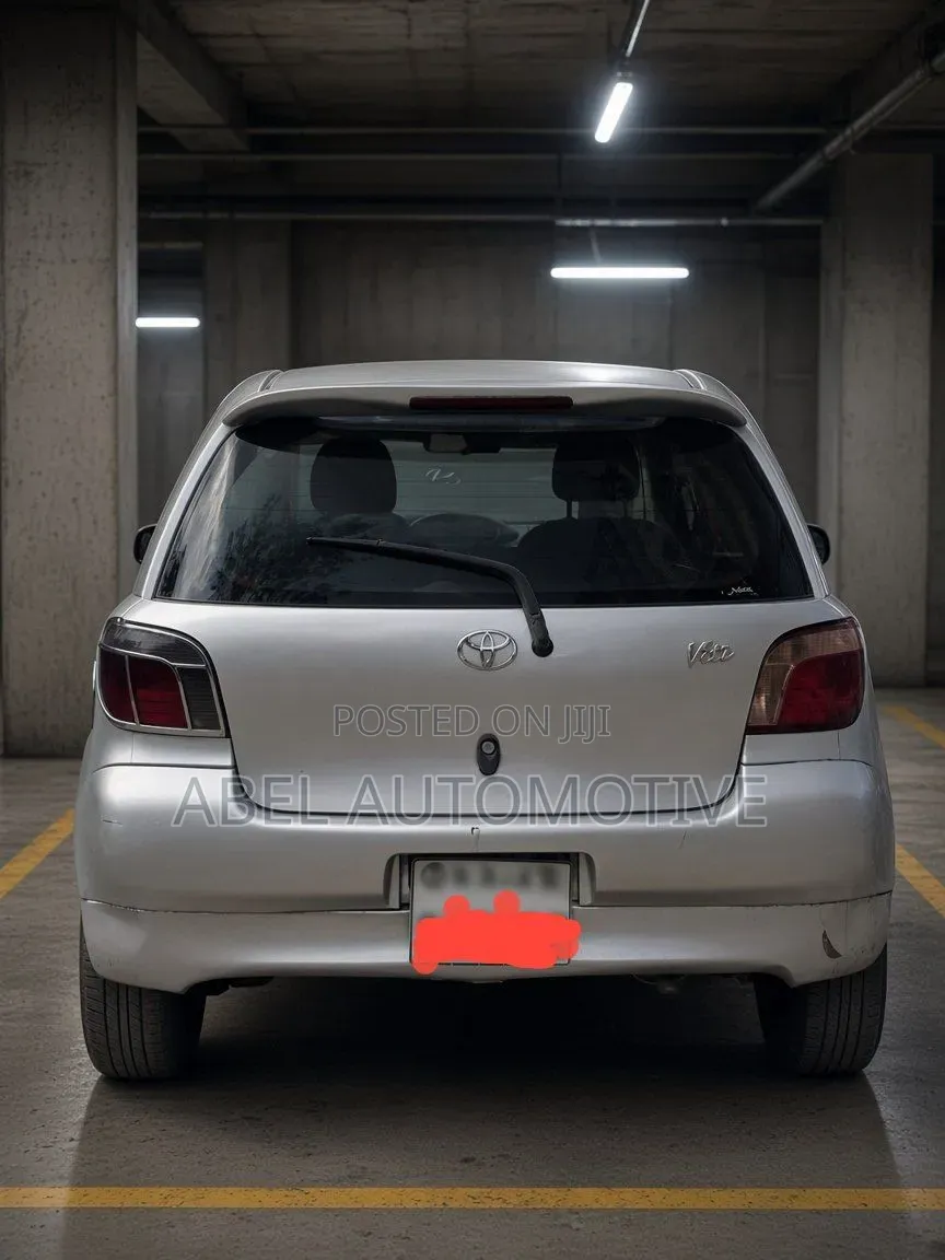 Toyota Vitz 2001 Silver
