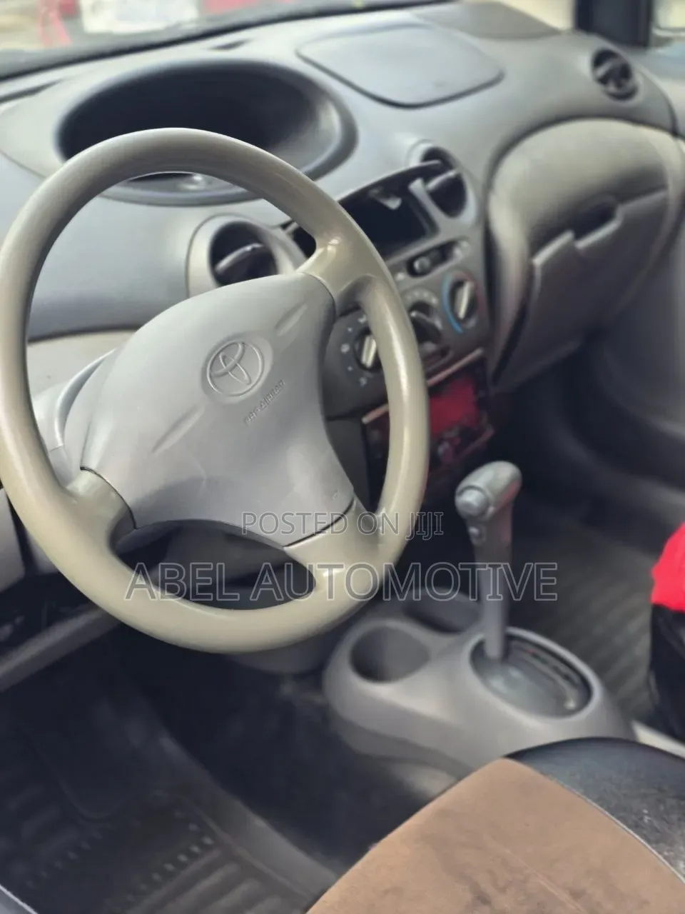 Toyota Vitz 2001 Silver