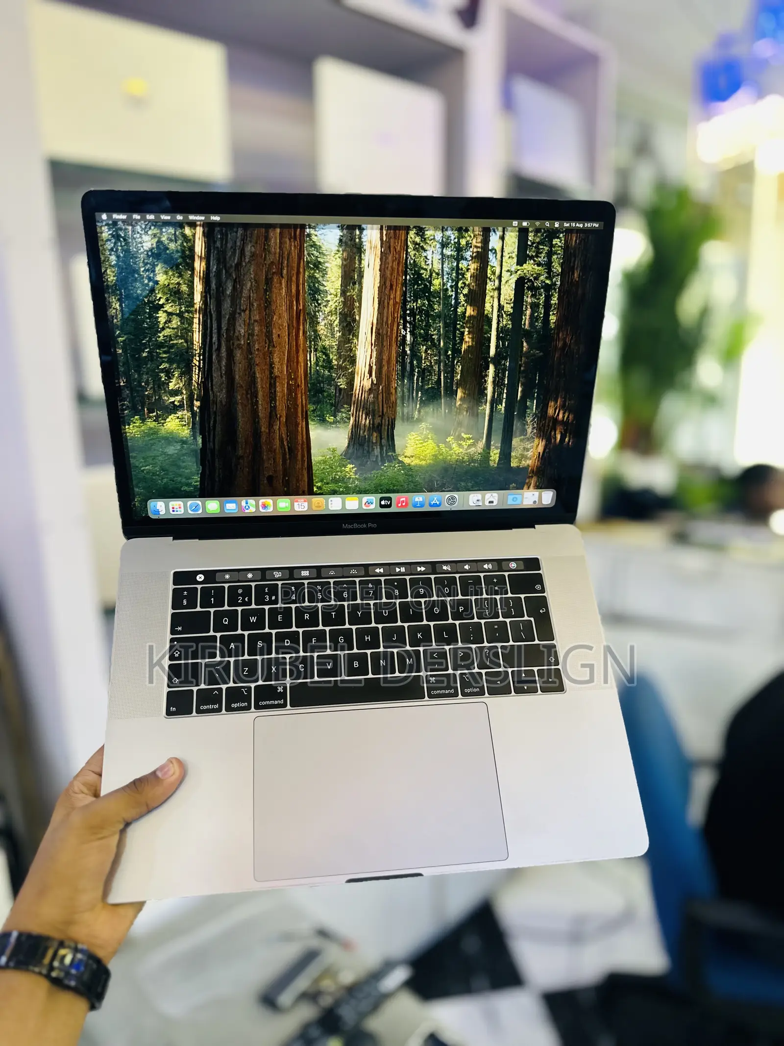 New Laptop Apple MacBook Pro 2019 32GB Intel Core i9 SSD 512GB