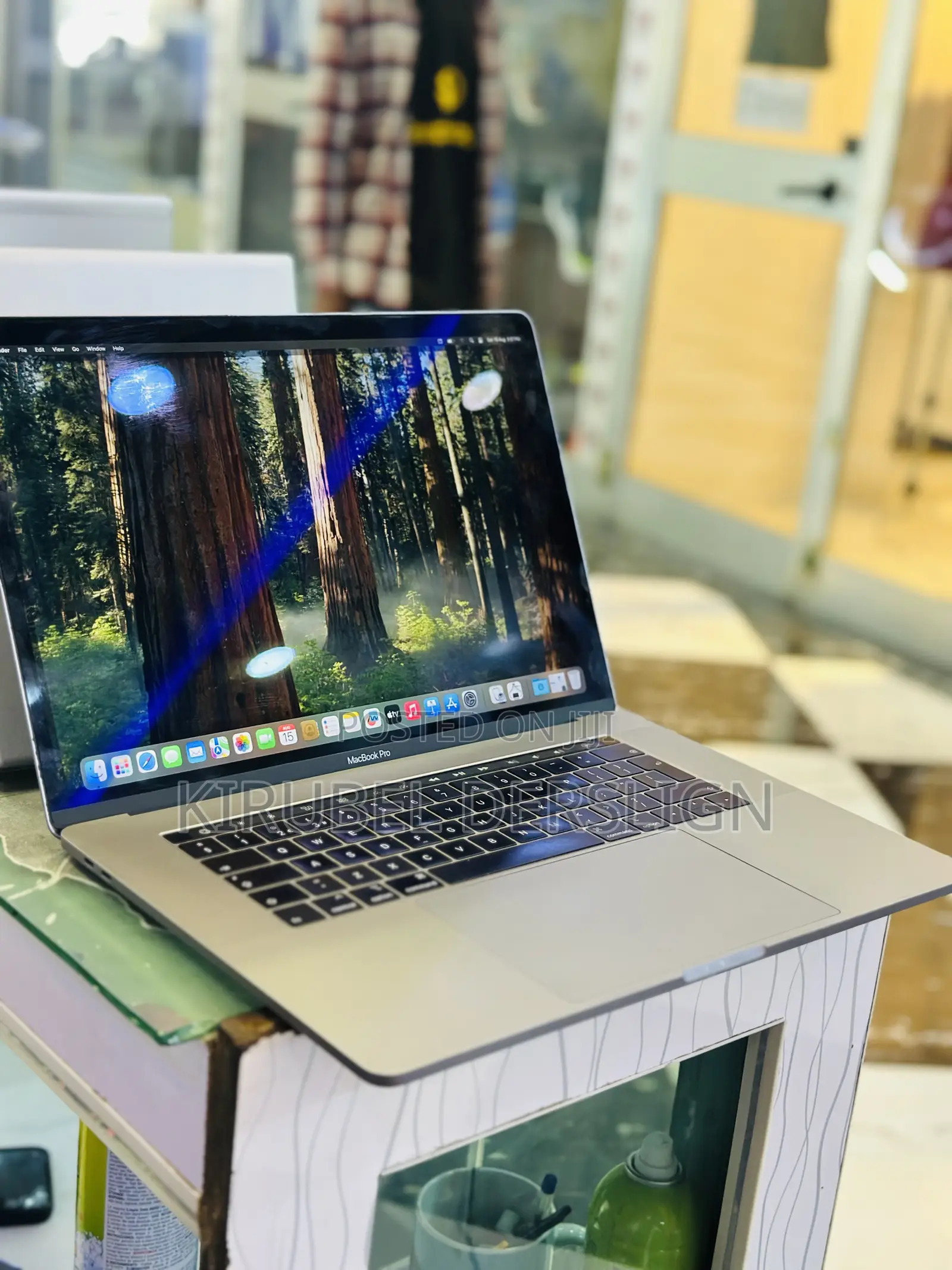 New Laptop Apple MacBook Pro 2019 32GB Intel Core i9 SSD 512GB