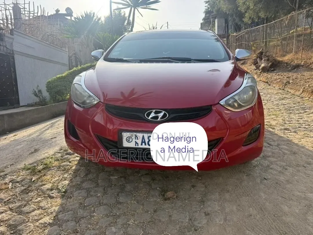 Hyundai Elantra 2012 Red