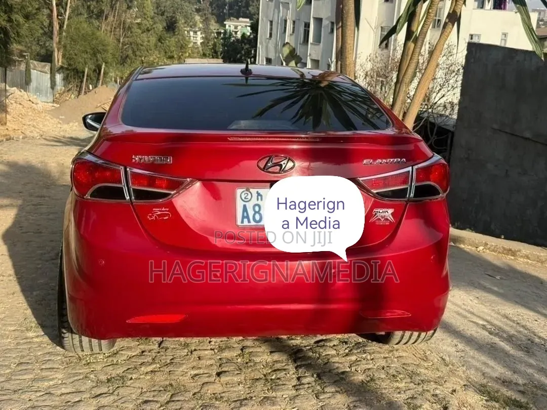 Hyundai Elantra 2012 Red