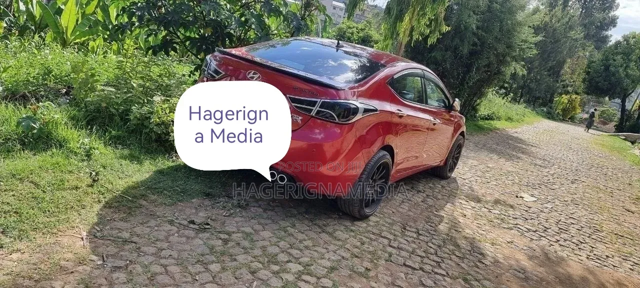 Hyundai Elantra 2012 Red