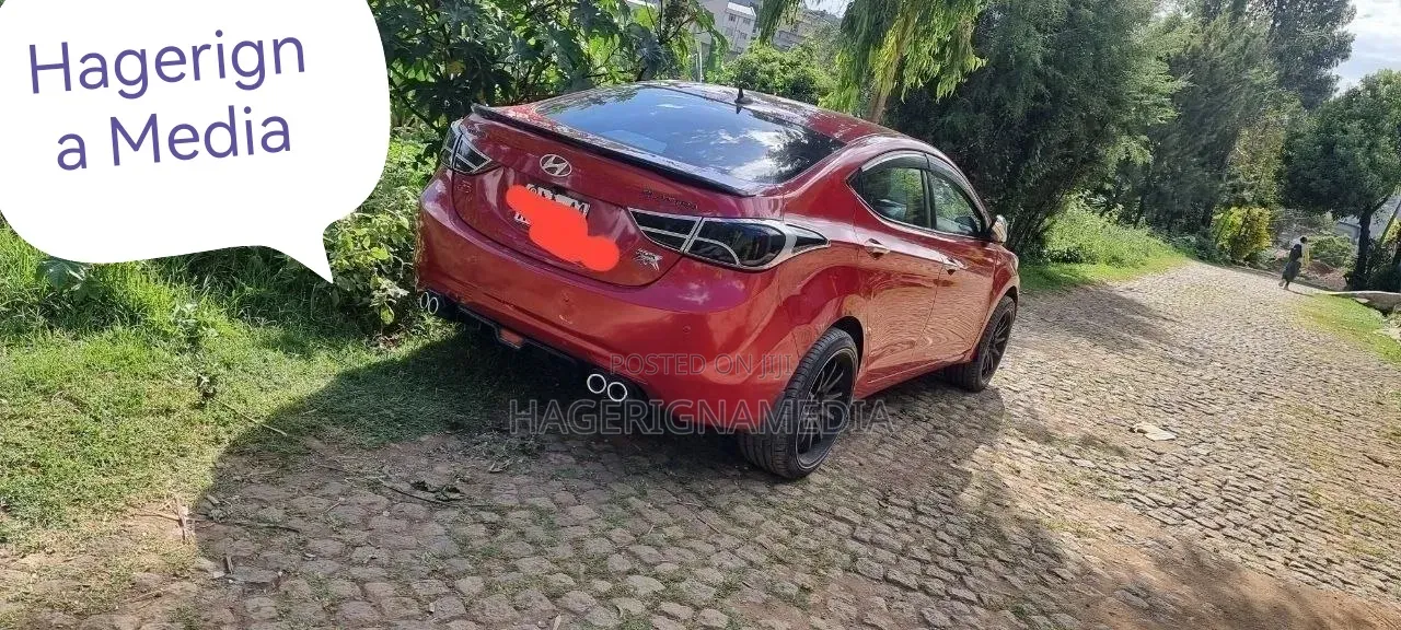 Hyundai Elantra 2012 Red