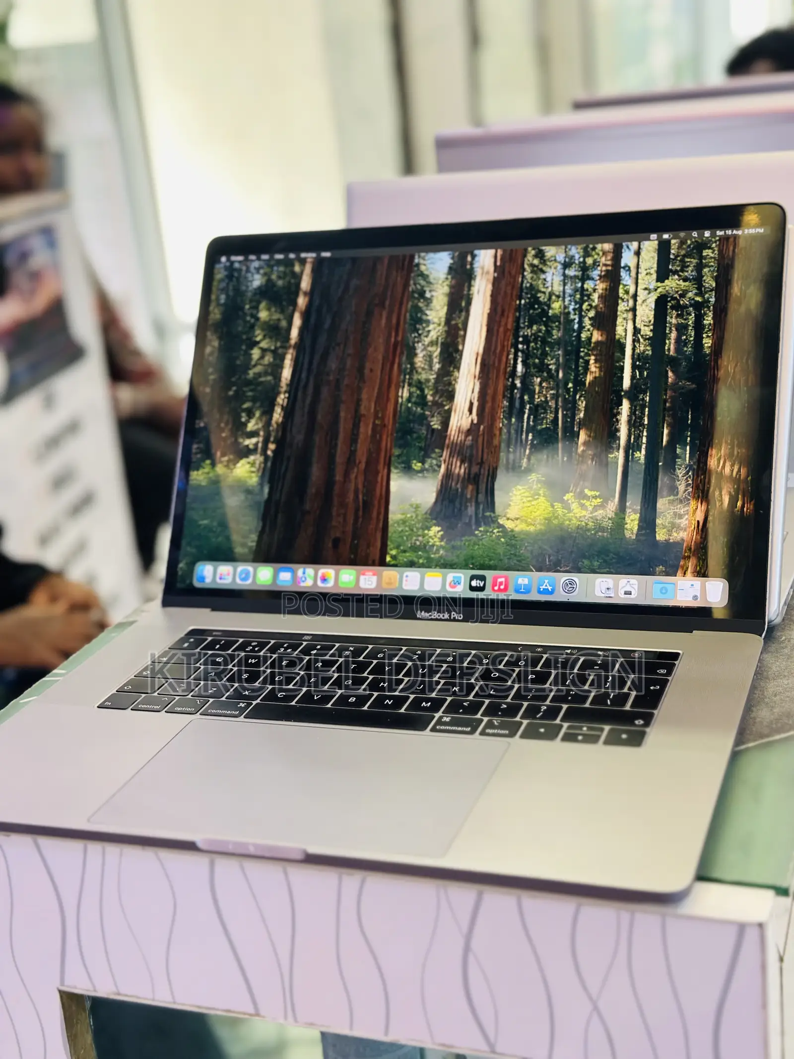 New Laptop Apple MacBook Pro 2019 32GB Intel Core i9 SSD 512GB