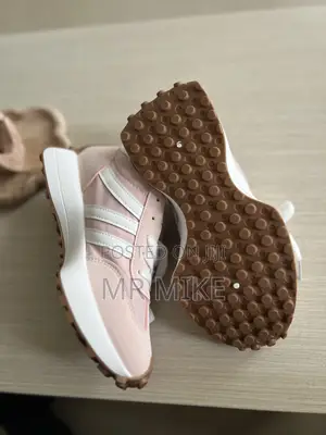 Women’s Sneaker
