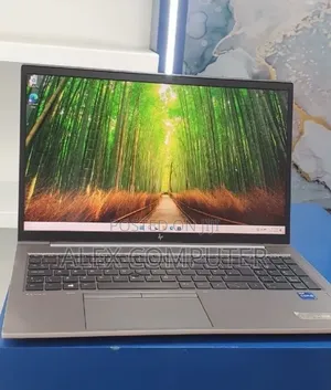 New Laptop HP ZBook Firefly G8 16GB Intel Core i7 SSD 512GB