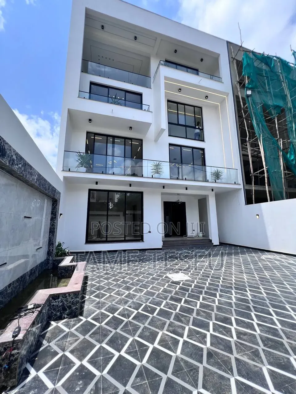 Furnished 8bdrm House in Cmc, Bole for sale