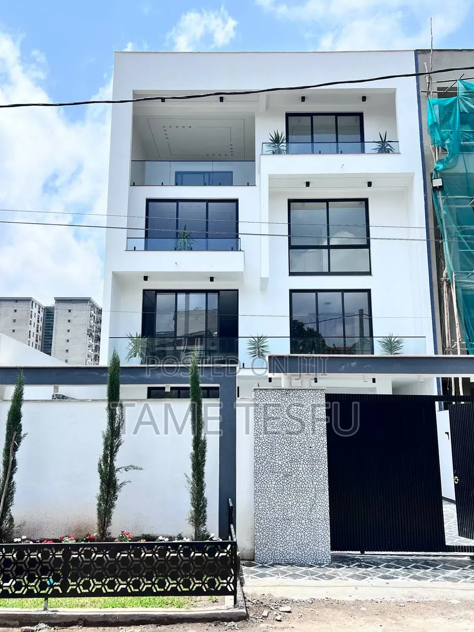 Furnished 8bdrm House in Cmc, Bole for sale
