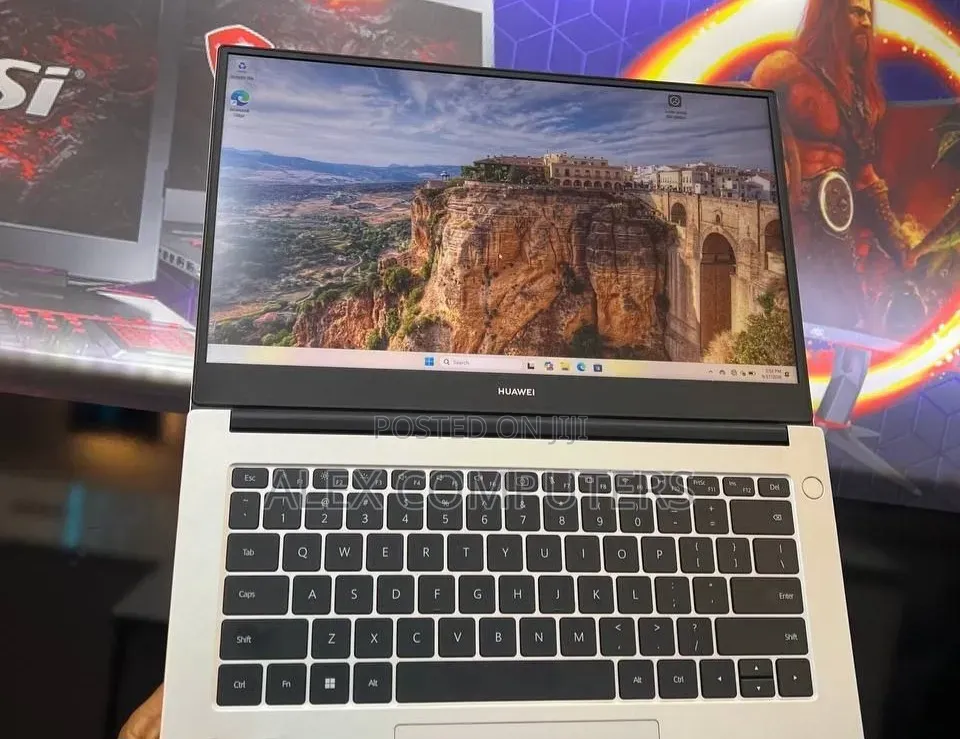 New Laptop Huawei 16GB Intel Core i7 SSD 512GB