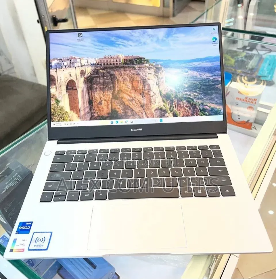 New Laptop Huawei 16GB Intel Core i7 SSD 512GB