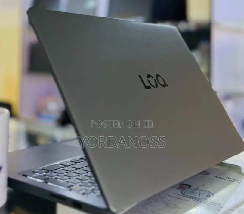 New Laptop Lenovo LOQ 15IRH8 16GB Intel Core i5 SSD 512GB