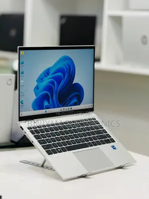 New Laptop HP EliteBook 1040 G8 16GB Intel Core i7 SSD 512GB