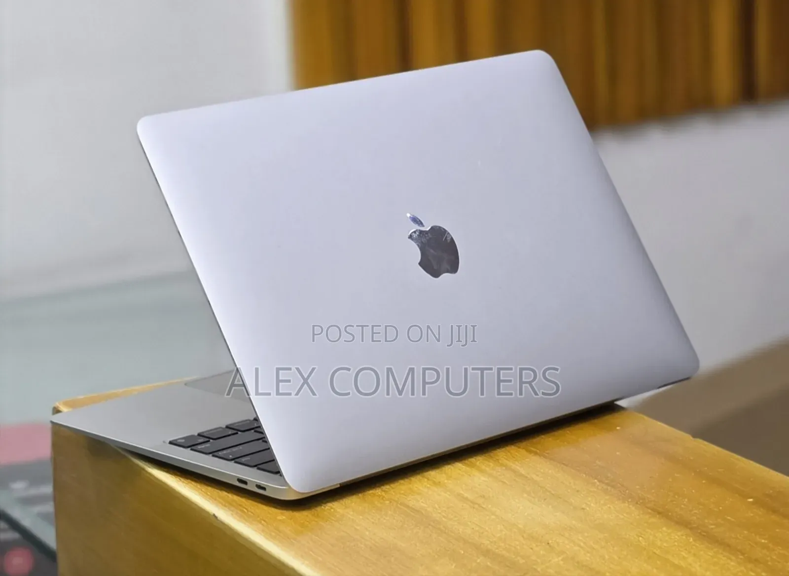 New Laptop Apple MacBook 8GB Apple M1 SSD 256GB