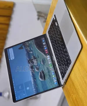 New Laptop Apple MacBook 8GB Apple M1 SSD 256GB